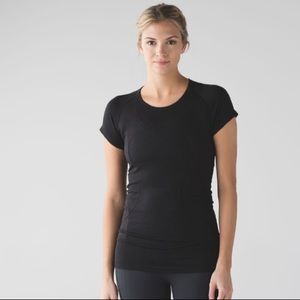 Swiftly Tech Short Sleeve Crew in black